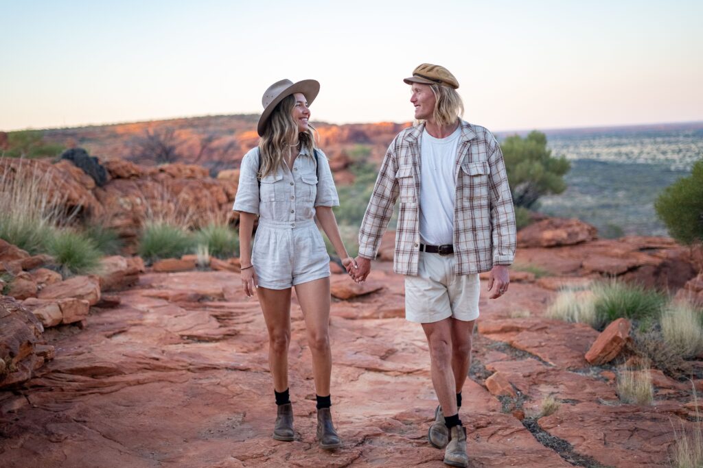 Kings Canyon Rim Walk - couple walking 